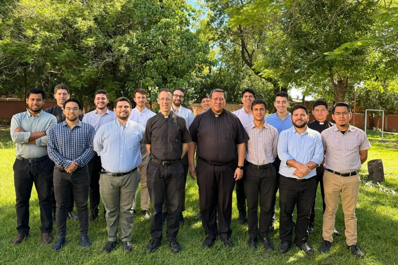 Seminaristas del Seminario Redemptoris Mater junto al Padre Elio y el Padre Francisco en Corrientes